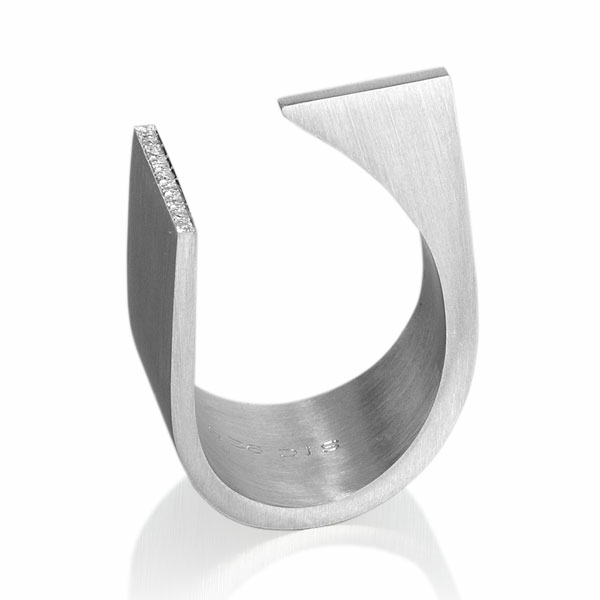 U-hvidguld ring med diamant